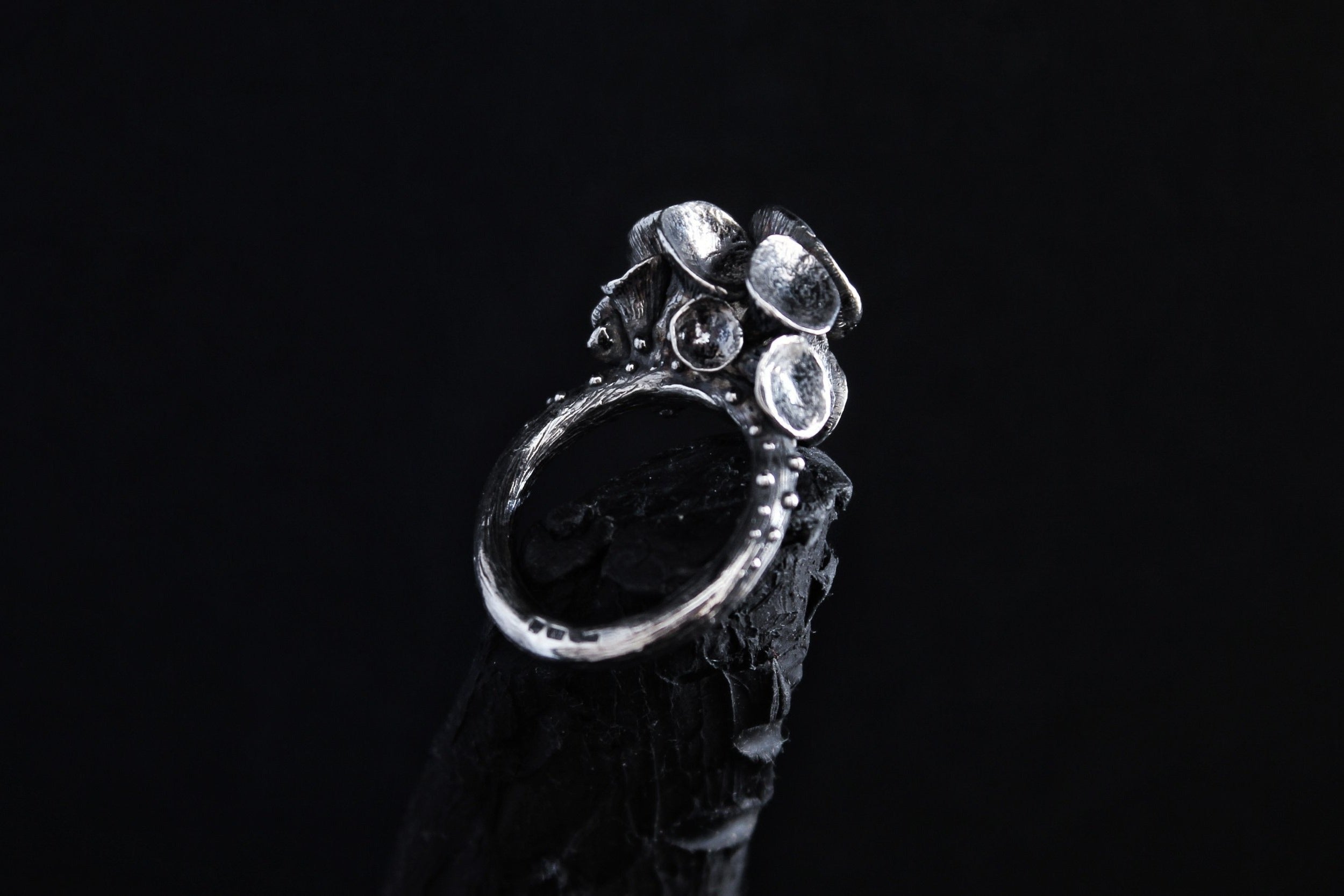 Handcrafted detailed silver mushroom ring number 7 - Natt Jewellery