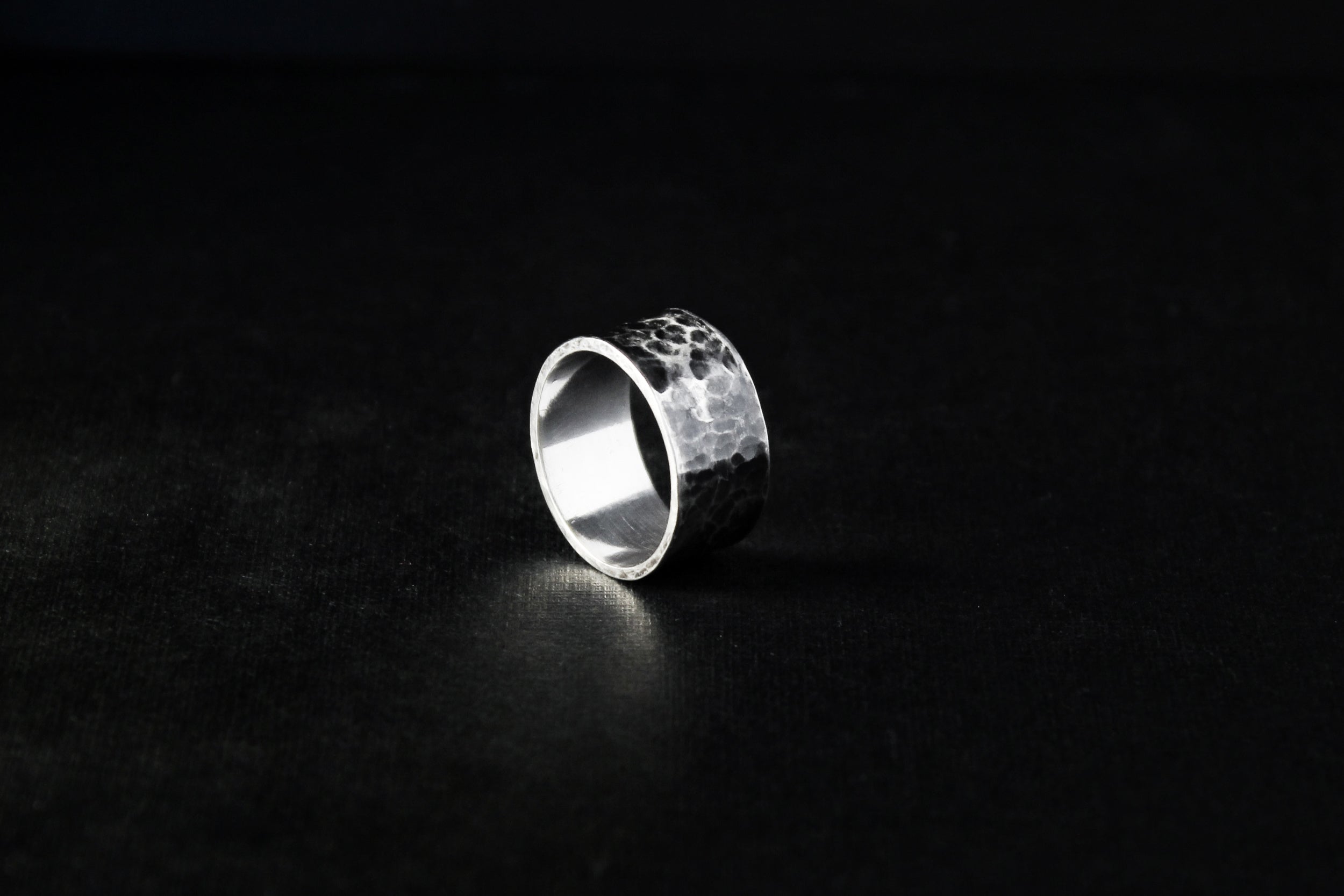 Handcrafted hammered pattern silver ring - Natt Jewellery