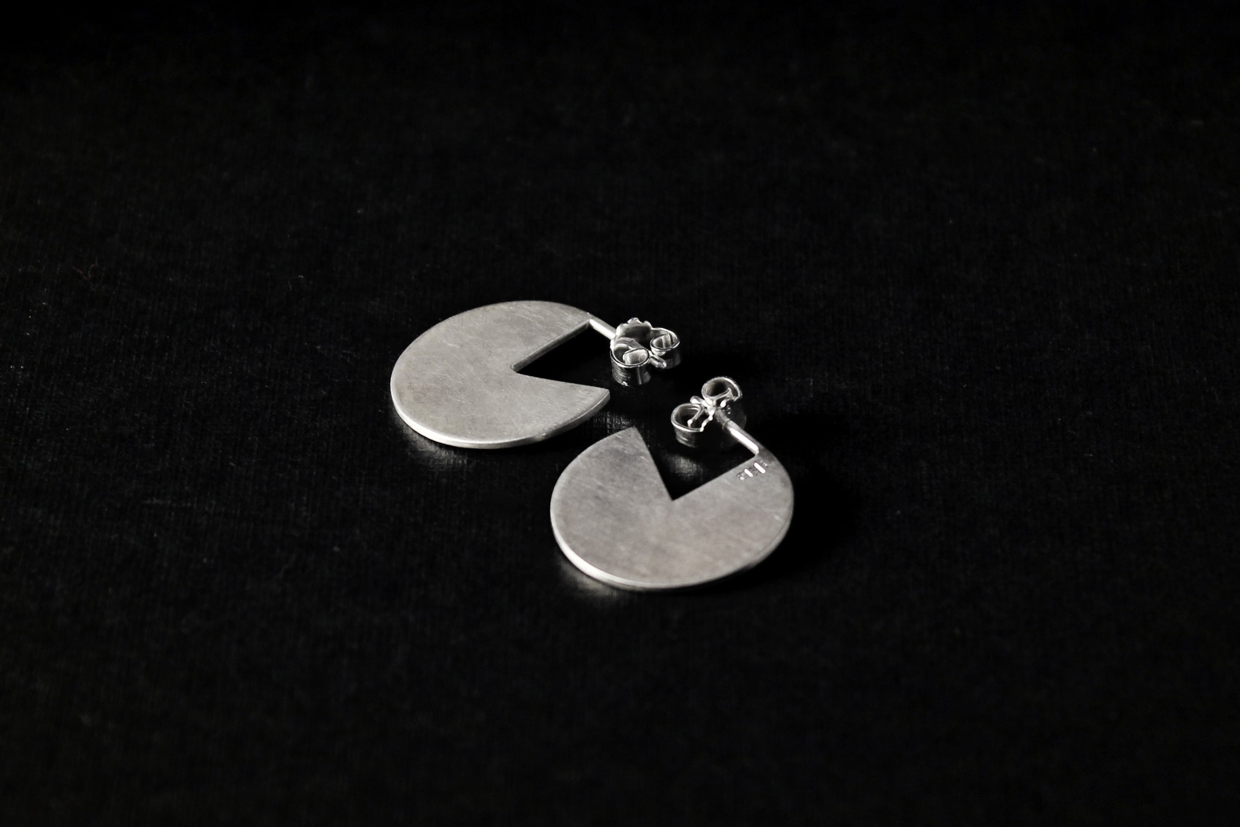 Handcrafted silver circular textured geometric earrings - Natt Jewellery